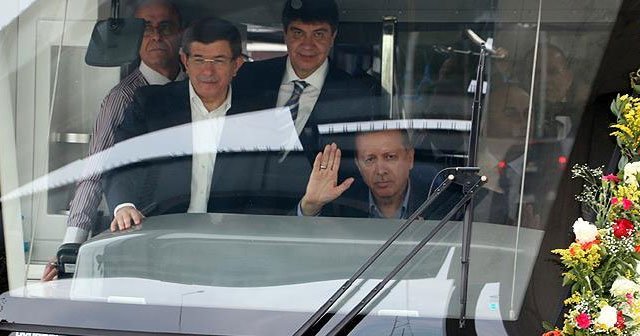 Cumhurbaşkanı Erdoğan ve Başbakan Davutoğlu&#039;ndan test sürüşü