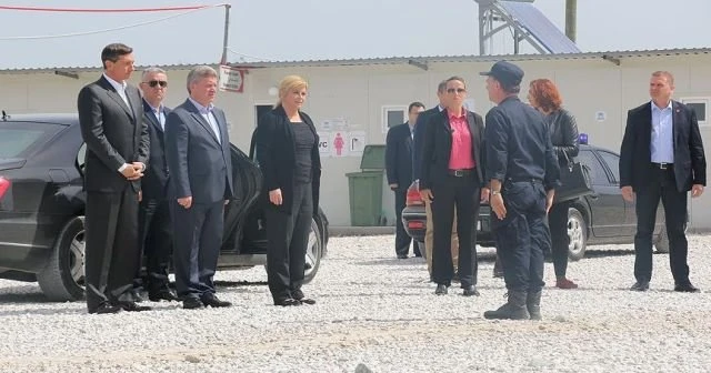 Cumhurbaşkanlarından sığınmacı kampına ziyaret