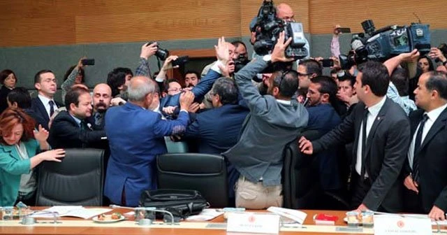 Dokunulmazlık komisyonunda kavga çıktı, ara verildi