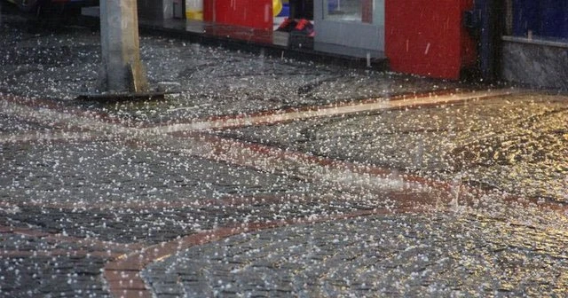 Edirne'ye Nisan ayında dolu yağdı