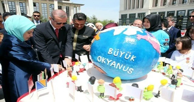 Erdoğan'dan çocuklara 23 Nisan yemeği