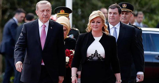 Erdoğan Hırvatistan&#039;da resmi törenle karşılandı