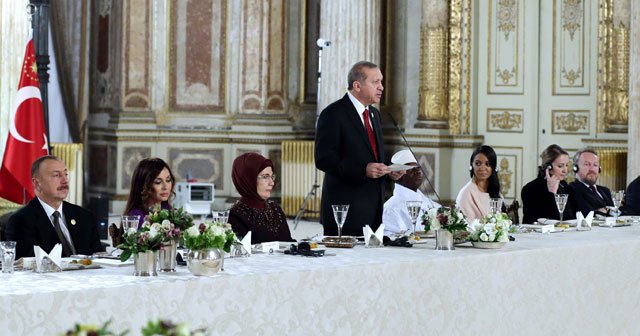 Erdoğan, İİT Zirvesi konuklarına Dolmabahçe'de yemek verdi