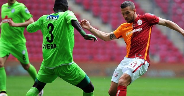 Galatasaray evinde 1 puana razı oldu