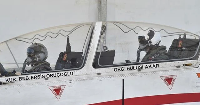 Genelkurmay Başkanı Akar eğitim uçağıyla uçtu