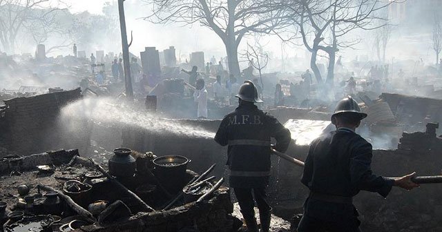 Hindistan&#039;daki yangında ölenlerin sayısı 110&#039;a yükseldi