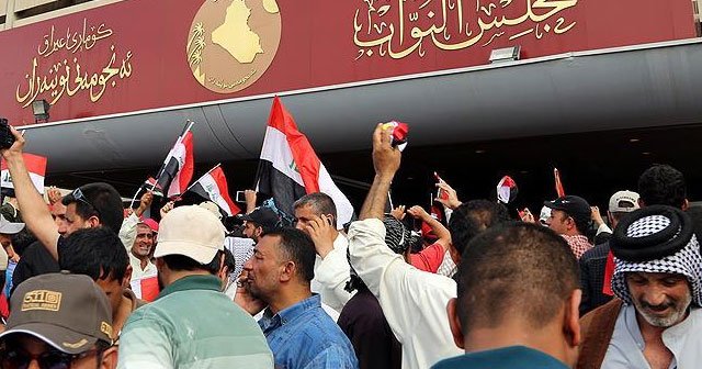 Irak Meclis binasında mahsur kalan siyasetçiler var