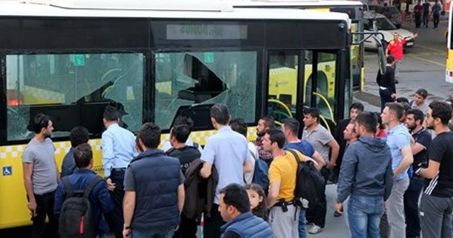 İstanbul'da çevik kuvvet aracına saldırı