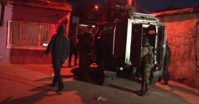 İzmir&#039;de MLKP üyesi 3 bombacı yakalandı