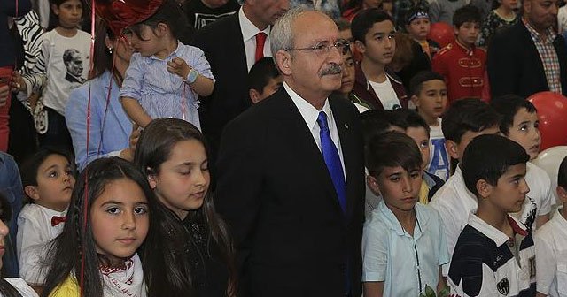 Kılıçdaroğlu, TBMM&#039;de çocuklarla bir araya geldi