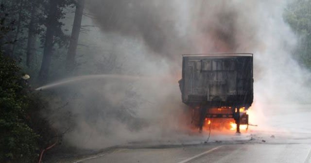 Kocaeli&#039;de TIR yangını