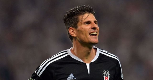 Mario Gomez 3 sezon sonra 20 gol barajını aştı