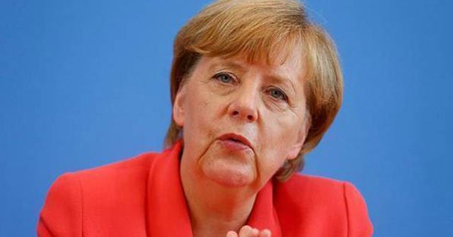 Merkel soruşturma açılmasını kabul etti