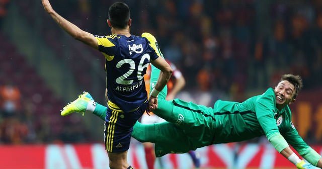 Muslera&#039;dan derbiye damga vuran hareket