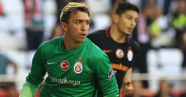 Muslera&#039;dan görülmemiş çıkış