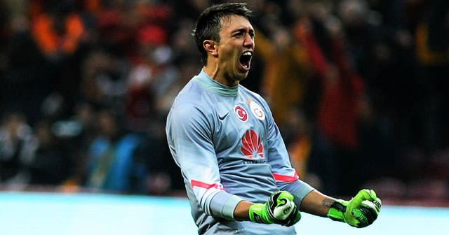 Muslera Galatasaray tarihine geçti