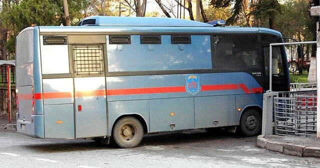 Özgecan'ın katillerine saldıranlar başka cezaevlerine nakledildi