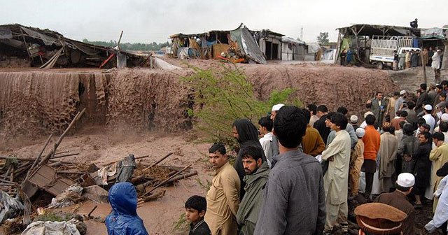 Pakistan&#039;da şiddetli yağışlar 63 can aldı