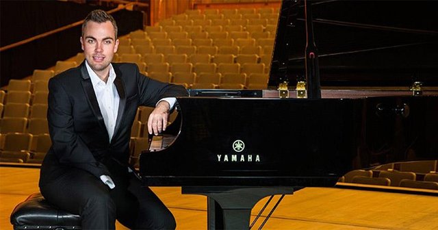 Piyanist Nicholas McCarthy İstanbul&#039;da konser verecek