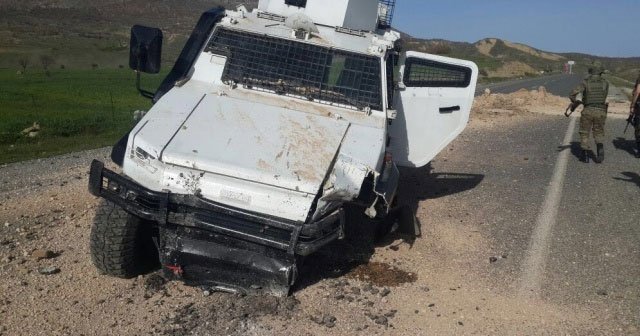 Polis aracına bombalı saldırı! 2 polis yaralandı