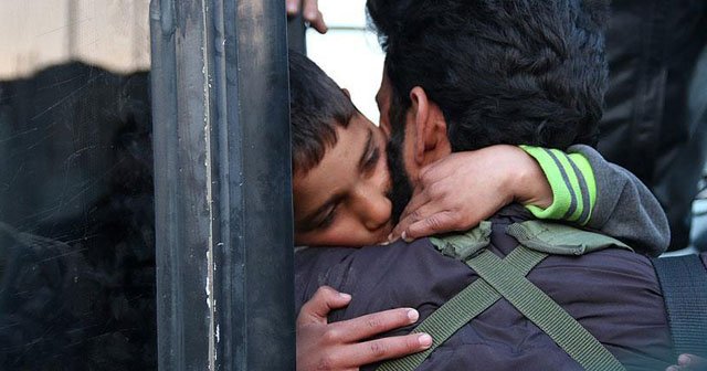 Şam&#039;ın abluka altındaki beldelerinden 502 kişi tahliye edildi