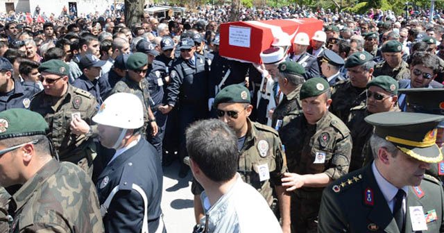 Şehit polis Aksaray&#039;da son yolculuğuna uğurlandı