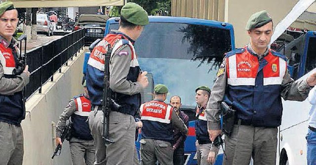 Silahı protezli ziyaretçi cezavine soktu