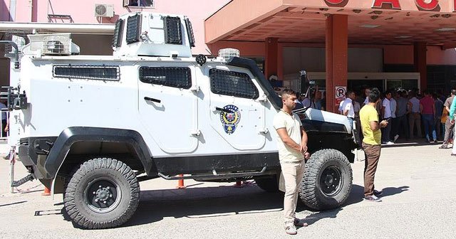 Silopi&#039;de polis aracına terör saldırısı, 1 şehit 4 yaralı