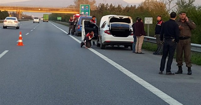 TEM&#039;de bomba yüklü araç alarmı