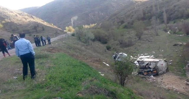 Tiner yüklü TIR şarampole yuvarlandı, 1 ölü