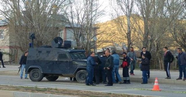 Tunceli&#039;de zırhlı polis aracı devrildi