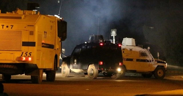 Van'da eş zamanlı bombalı saldırılar