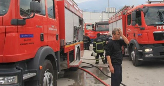 Yalıtım fabrikası alev alev yandı