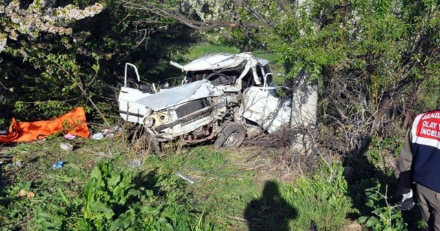 Yaralı halde araçtan çıkıp yola kadar süründü, kaza öyle farkedildi!