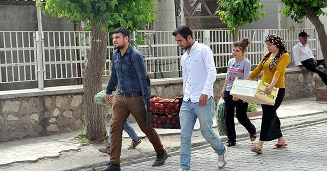 Yasak kalktı, halk market, manav ve ATM'lere akın etti