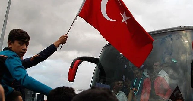 'Kınalı kuzular' birliklerine uğurlanıyor