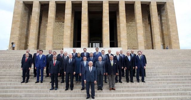 65. Hükümet üyeleri Anıtkabir&#039;i ziyaret etti