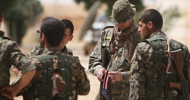 ABD askerleri YPG armasını sökmedi