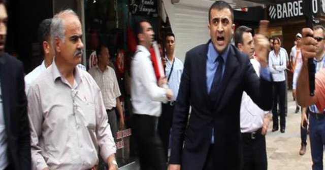 Adana&#039;da MHP&#039;lilerin basın açıklamasında arbede