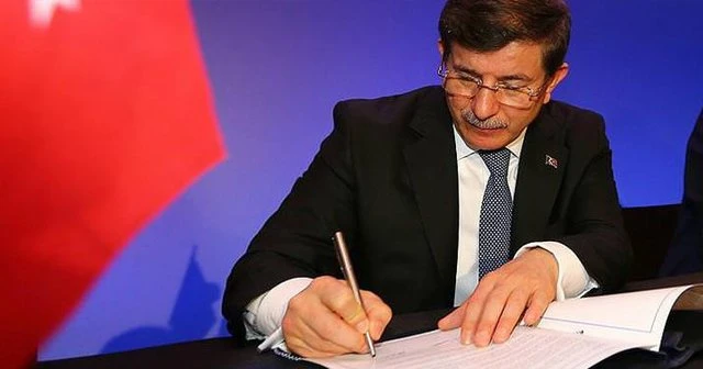 Ahmet Davutoğlu’ndan son imza