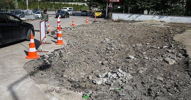 Ankara&#039;da otomobilin ve vidanjörün düştüğü çukur kapatıldı