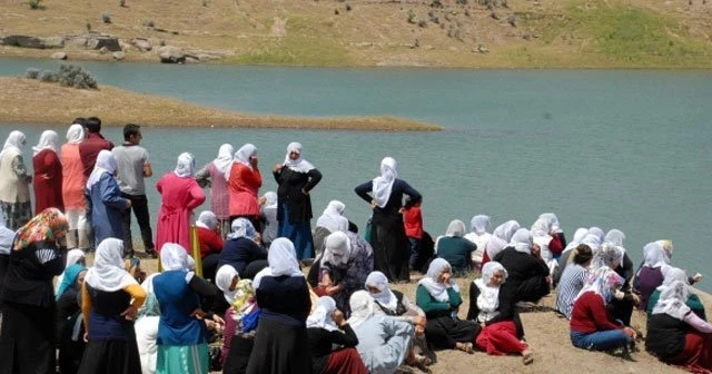 Baraj gölüne giren genç kayboldu