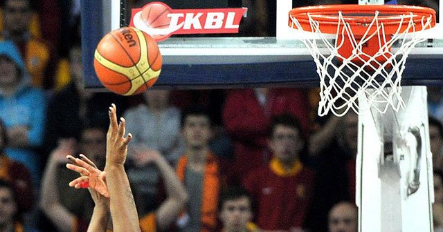 Basketbolda derbi heyecanı sürüyor