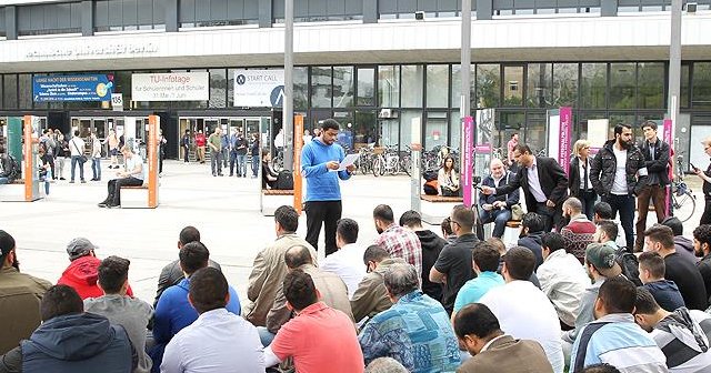 Berlin&#039;de öğrencilerin &#039;mescit&#039; protestosu sürüyor