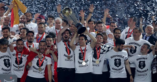 Beşiktaş, şampiyonluğunu kutladı