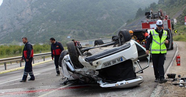 Bilecik&#039;te otomobil takla attı, 2 ölü