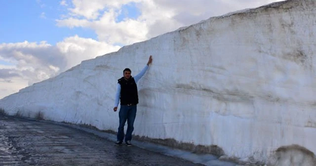 Bitlis'te kar kalınlığı 5 metreyi buluyor