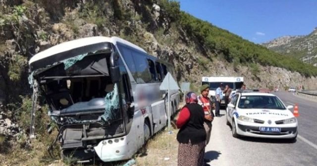 Acı haber! Burdur- Antalya yolunda otobüs kayalıklara çarptı
