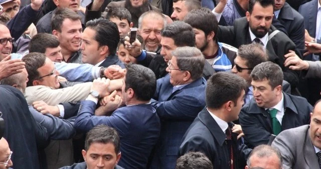 Davutoğlu’nun elindeki bandajın sırrı çözüldü