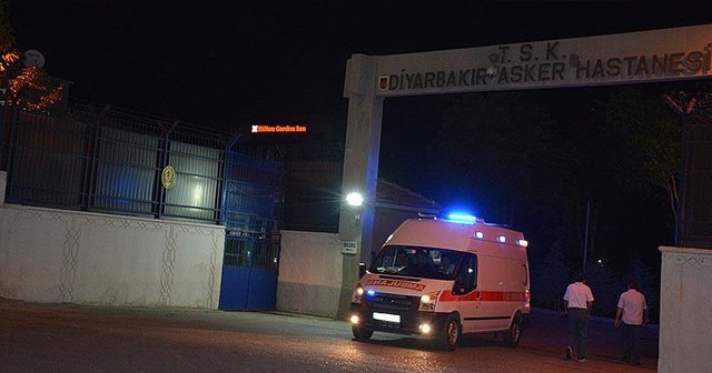 Diyarbakır&#039;da bomba yüklü araçla saldırı, 1 şehit, 26 yaralı